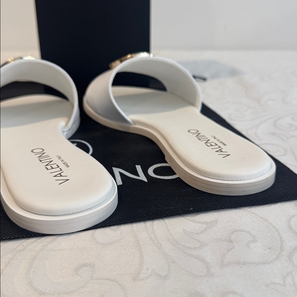 Valentino Bugola Slide Sandal. Ladies 9. - Picture 8 of 13